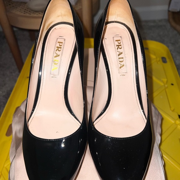 PRADA Black Patent Leather Round Toe Pump Calzature Donna Vernice size 7.5 - Picture 3 of 7